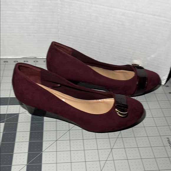 London Fog Maroon Flats with Buckle Detail - Picture 7 of 9